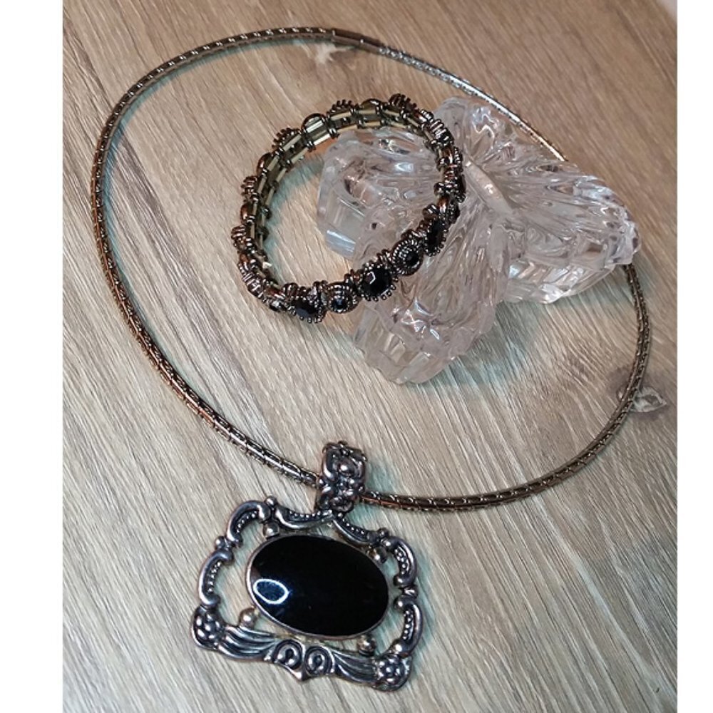 𝅺Curated bundle faux onyx pendant jewelry set necklace and bracelet silver .